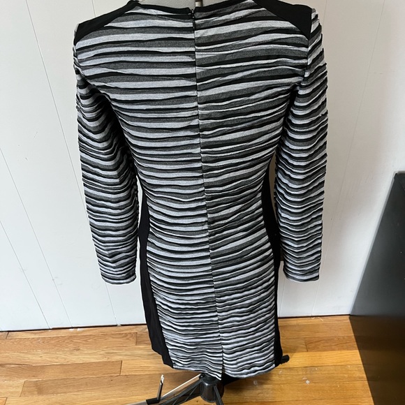 Grey layered stripped dress - Picture 3 of 5